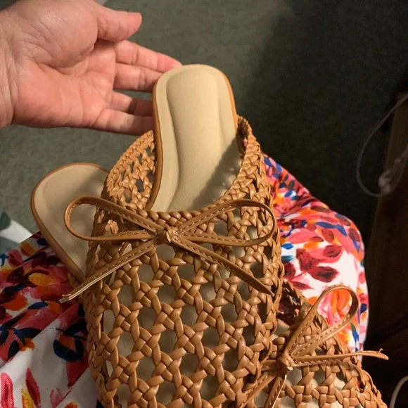 Brand new without tag slippers mule - Picture 4 of 6